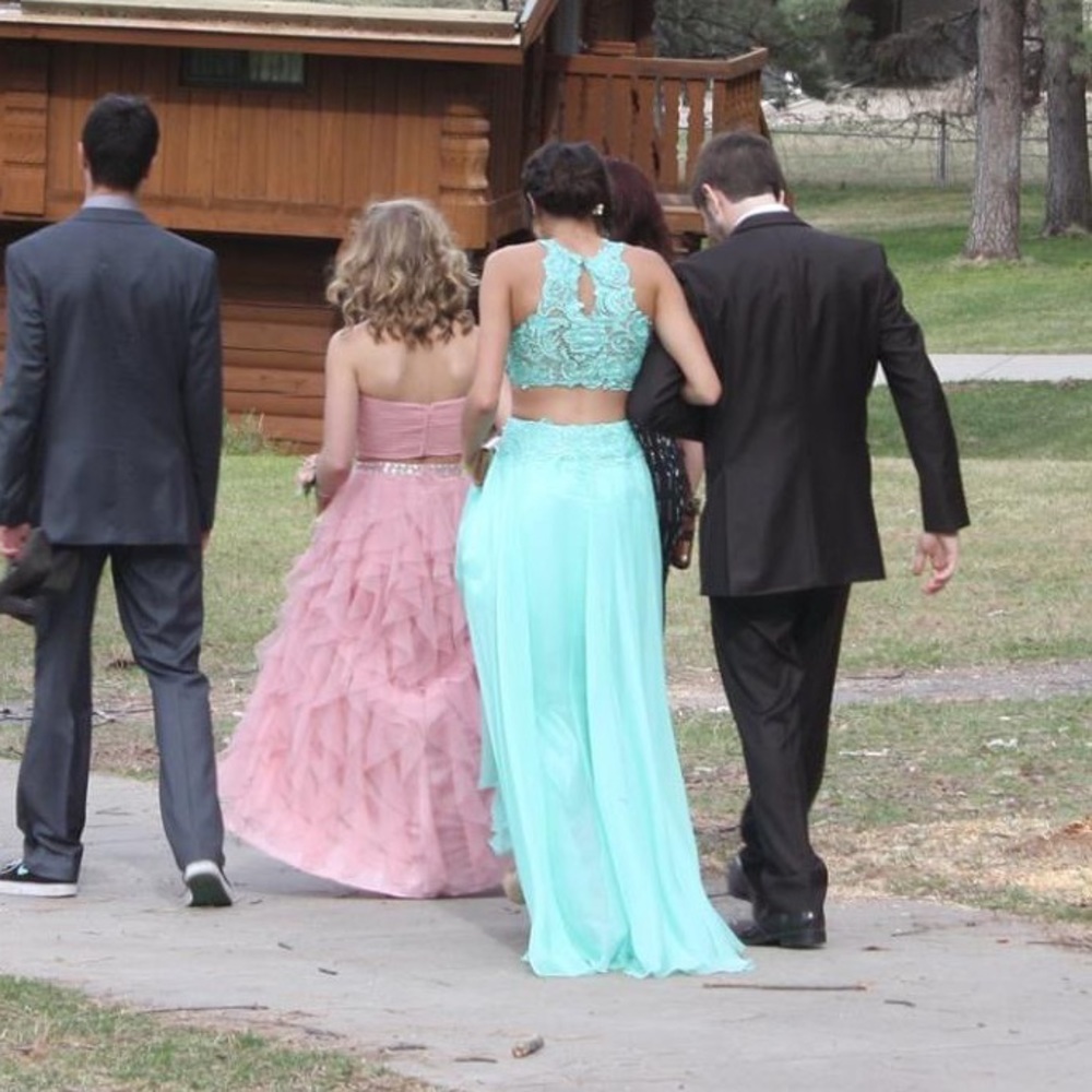 PROM DRESS - Picture 2 of 7